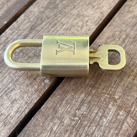Louis Vuitton Gold Brass Lock and Key #304 🔐 - Picture 3 of 5
